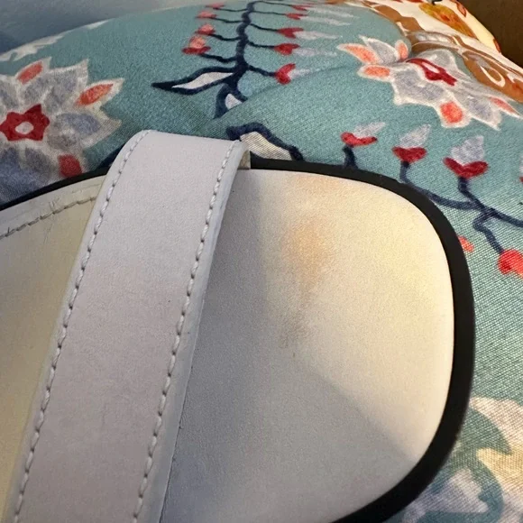 Tory Burch Cream Sandals with Gold Accent - Picture 4 of 4